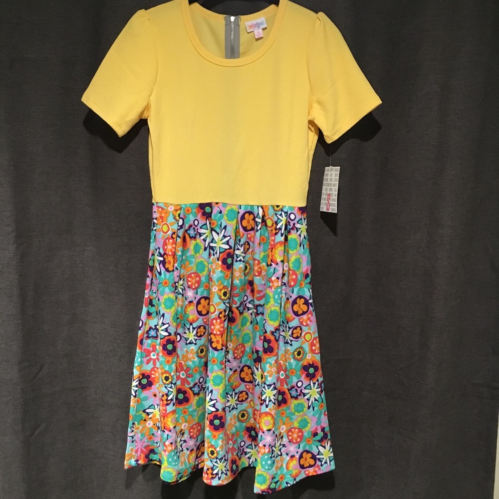 LuLaRoe floral Amelia. BNWT. Small.